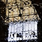reflet usine graffitis La Seyne oct 2010
